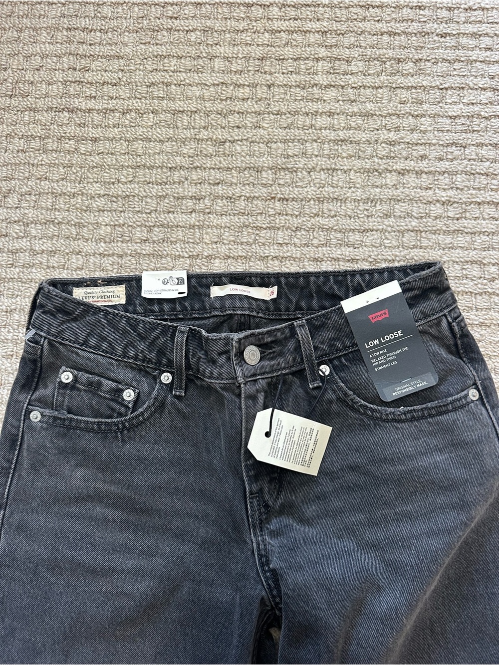 Levi’s NWT Black Low Rise Straight Leg Low Loose Jeans Sz 26 - Picture 4 of 8